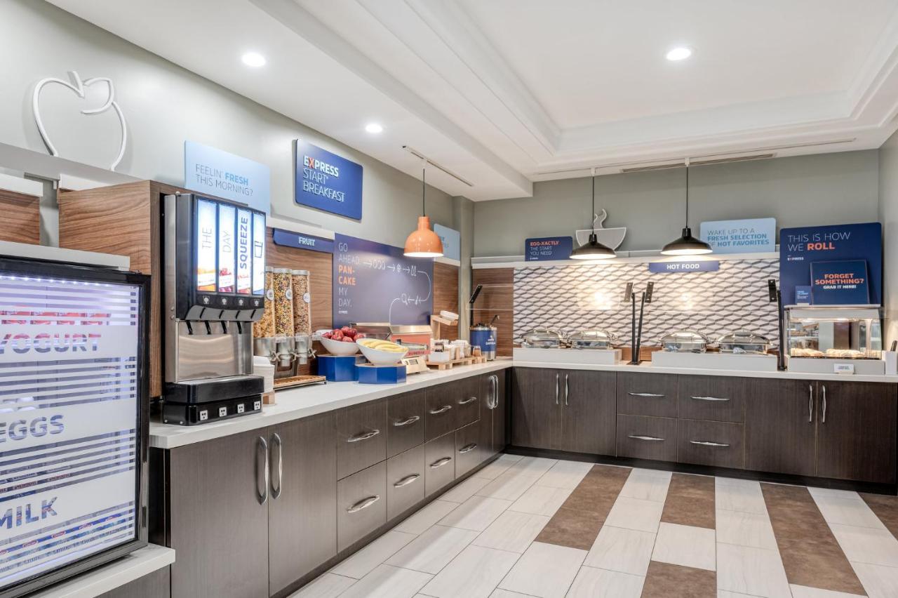 Hotel Express & Airport By Ihg Ottawa
