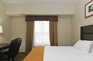 Express & Airport By Ihg Hotel
